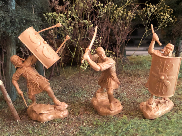 ROMAN ARMY SET #2 BRONZE / GOLD PLASTIC 9 FIGURES PLUS LOADS OF ALTERNATE PARTS